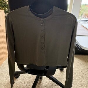 Vuori Charcoal Long Sleeve Henley Crop Top